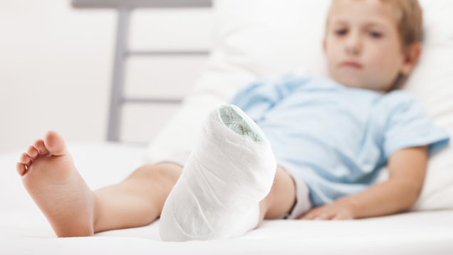 Illustration for article titled 10 Adorable Pictures Of Little Kids In Casts That Will Make You Wish More Children Broke Bones